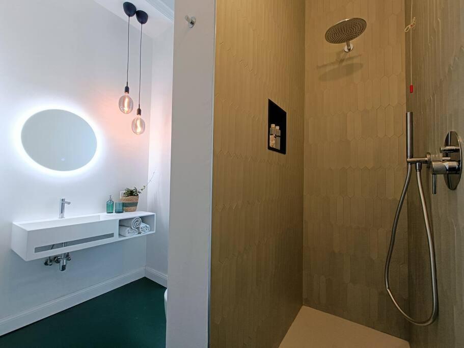 Stylish Flat Near Station And City Center Como Luaran gambar